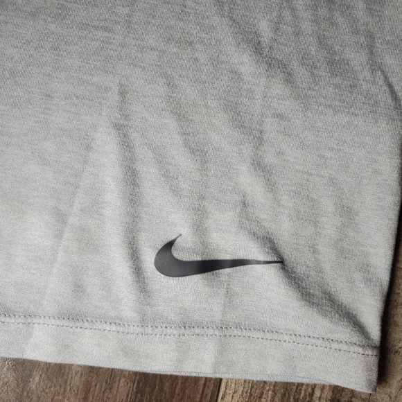 Nike Dri-Fit Women's Gray Athletic Tank Top Size XS EUC - Picture 3 of 8